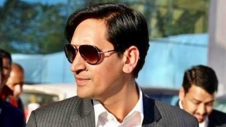 कमिश्नर दीपक रावत का औचक निरीक्षण, कार्यालयों में मिली खामियों पर अधिकारियों को फटकार