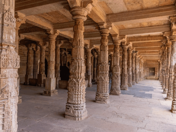 धार भोजशाला विवाद पर बड़ा फैसला: कोर्ट ने कहा- ‘यह मंदिर है, हिंदुओं को पूजा का अधिकार’