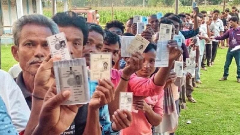 पश्चिम बंगाल में 15 बूथों पर पुनर्मतदान, सियासी आरोप-प्रत्यारोप तेज