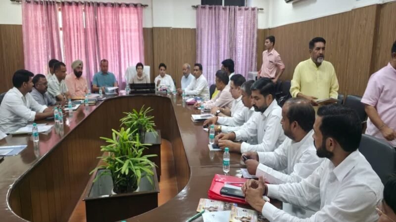 चुनावी हुंकार: उत्तराखंड कांग्रेस प्रभारी कुमारी शैलजा का दो दिवसीय दौरा शुरू, बीजापुर गेस्ट हाउस में बैठकों का दौर