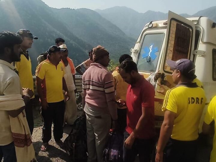 उत्तराखंड: कौडियाला के पास पलटी लोकल बस, आठ यात्री घायल