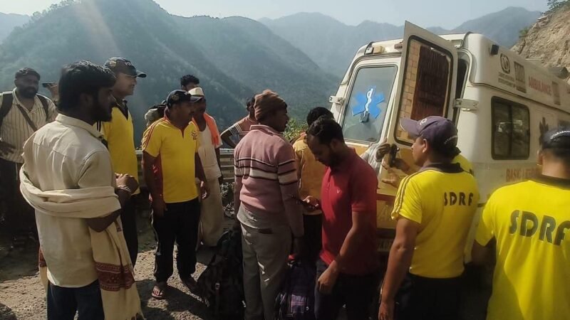 उत्तराखंड: कौडियाला के पास पलटी लोकल बस, आठ यात्री घायल