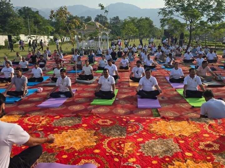 उत्तराखंड: अंतर्राष्ट्रीय योग दिवस पर योग महाकुंभ एमडीडीए ने किया आयोजन