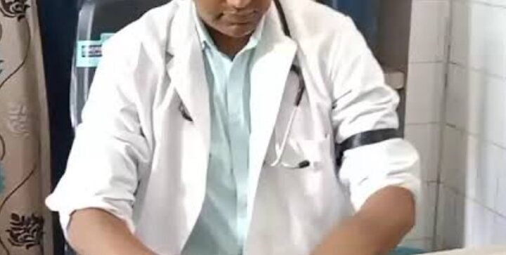उत्तराखंड : आयुर्वेदिक चिकित्सकों का सांकेतिक विरोध, काली पट्टी बांधकर जताया रोष
