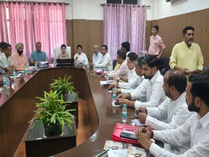चुनावी हुंकार: उत्तराखंड कांग्रेस प्रभारी कुमारी शैलजा का दो दिवसीय दौरा शुरू, बीजापुर गेस्ट हाउस में बैठकों का दौर