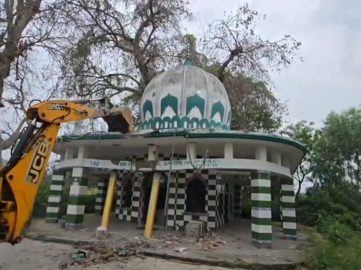 उत्तराखंड : देवभूमि में अवैध मजारों पर धामी सरकार का बुलडोजर एक्शन जारी, अब यहां हुई कार्रवाई 