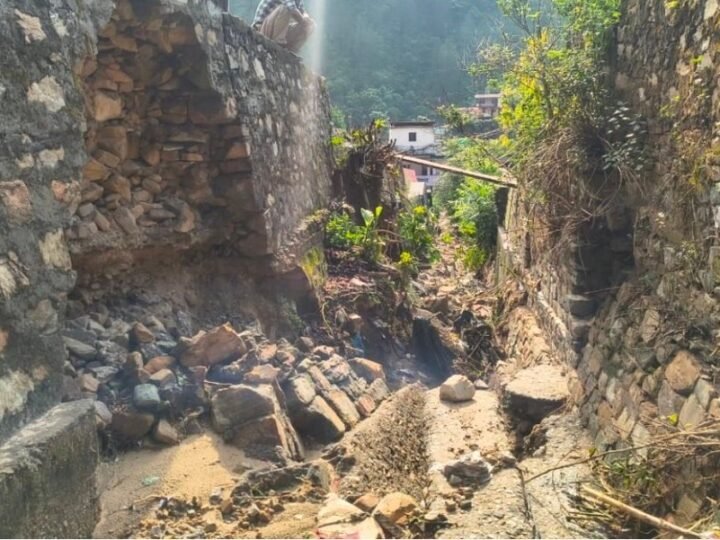 BREAKING: नारायणबगड़ अस्पताल में दर्दनाक हादसा,  दीवार गिरने से चिकित्सा प्रभारी डॉ. नवीन चंद्र डिमरी की मौत