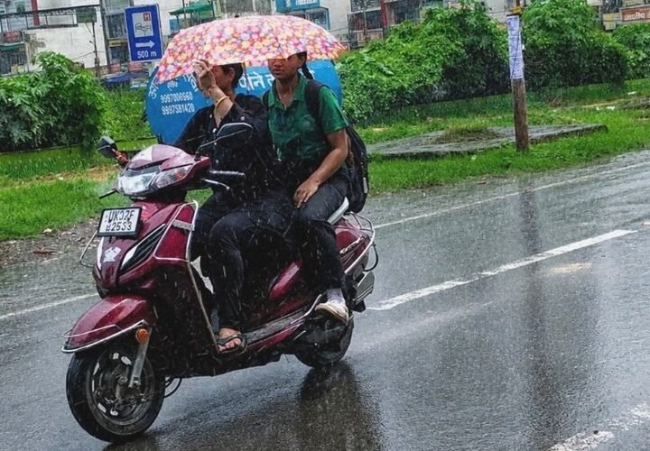 उत्तराखंड में अगले पांच दिन भारी बारिश का अलर्ट, कई जिलों में बेहद भारी वर्षा और आकाशीय बिजली की चेतावनी