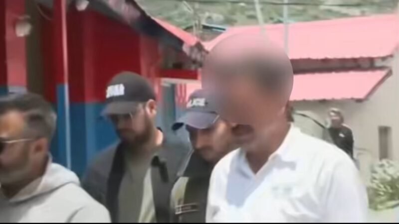 बदरीनाथ धाम थाली भेंट अनियमितता: SIT ने तत्कालीन मंदिर अधिकारी राजेन्द्र चौहान को किया गिरफतार, CCTV में कैद है पूरी घटना 