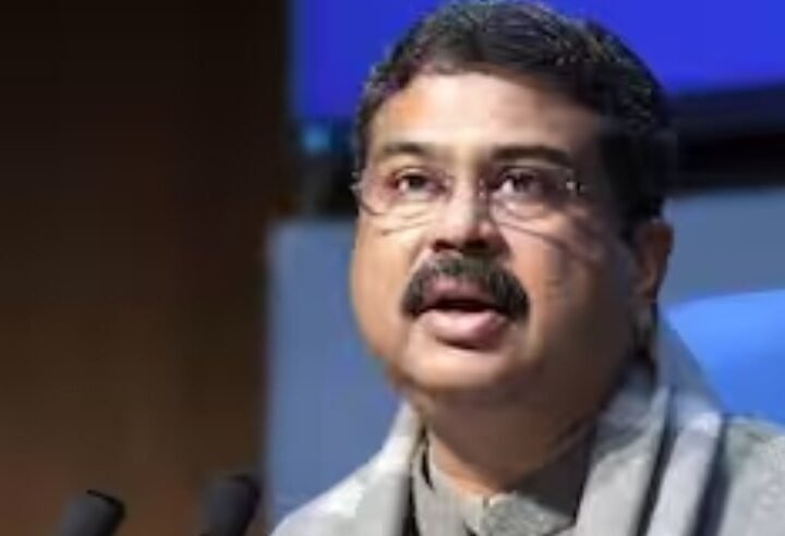 बड़ी खबर : शिक्षा मंत्री धर्मेंद्र प्रधान ने दिया इस्तीफा,  GEN-Z के आगे झुकी सरकार