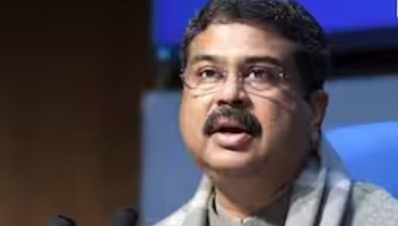 बड़ी खबर : शिक्षा मंत्री धर्मेंद्र प्रधान ने दिया इस्तीफा,  GEN-Z के आगे झुकी सरकार
