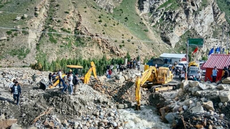 मानसून बना आफत, हादसों में दो महिलाओं समेत चार की मौत, 49 सड़कें बंद