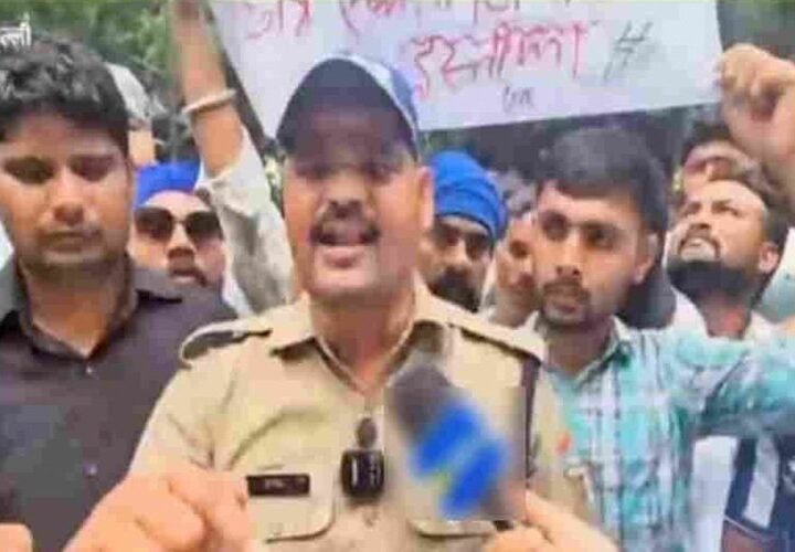 दिल्ली के छात्र आंदोलन में शामिल हुआ उत्तराखंड पुलिस का सिपाही, विभाग ने मांगी रिपोर्ट