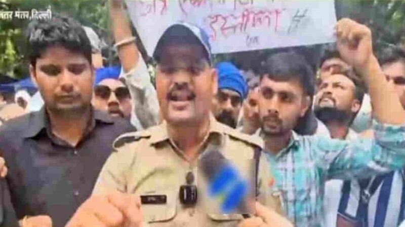 दिल्ली के छात्र आंदोलन में शामिल हुआ उत्तराखंड पुलिस का सिपाही, विभाग ने मांगी रिपोर्ट