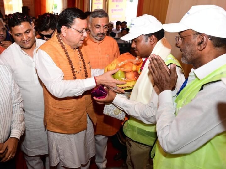 शिवभक्त कांवड़ियों का मुख्यमंत्री ने किया भब्य स्वागत पुलिस कर्मी एवं पर्यावरण मित्र सम्मानित