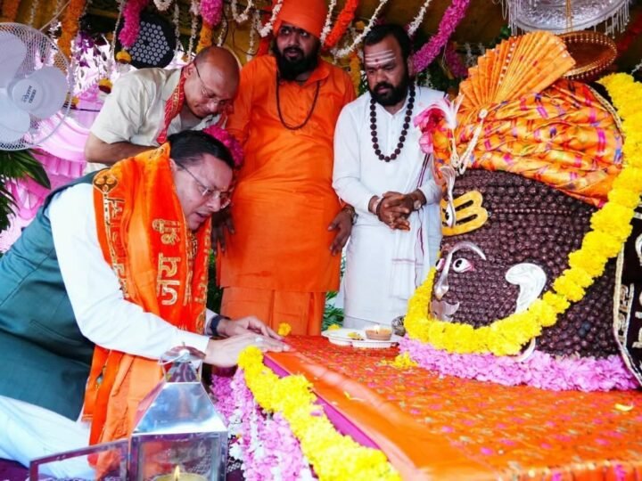 टपकेश्वर महादेव की भव्य शोभायात्रा में शामिल हुए मुख्यमंत्री धामी