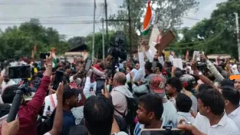 रांची में छात्रों का विधानसभा कूच, तीन परत की बैरिकेडिंग तोड़ी, पुलिस से बढ़ा टकराव