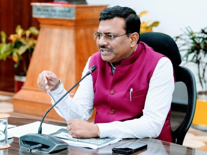 मुख्य सचिव ने मुख्यमंत्री घोषणा पत्र क्रियान्वयन की समीक्षा की