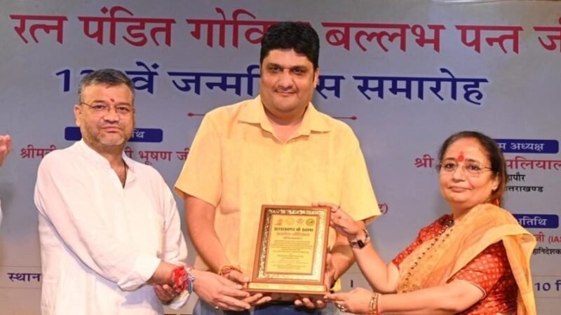 पत्रकारिता और जनसरोकारों के लिए समर्पित अवधेश नौटियाल को ‘उत्तराखण्ड के स्तम्भ’ सम्मान