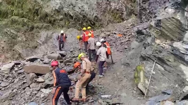 चीरबासा में पैदल मार्ग क्षतिग्रस्त, केदारनाथ यात्रा रोकी, मलबा और बोल्डर आने से बढ़ा खतरा