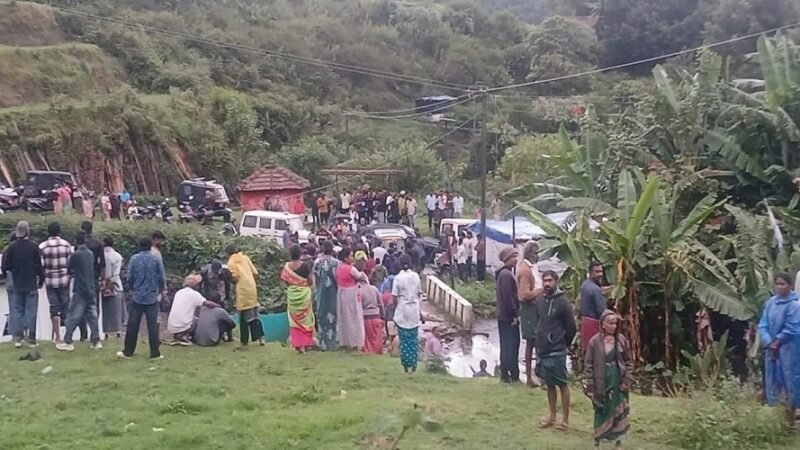 बारिश से अचानक आई बाढ़, भूस्खलन का कहर, 6 की मौत