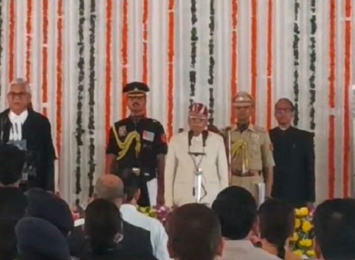 उत्तराखंड के नए राज्यपाल बने डॉ. ढाल सिंह बिसेन, हाईकोर्ट के मुख्य न्यायाधीश ने दिलाई पद एवं गोपनीयता की शपथ