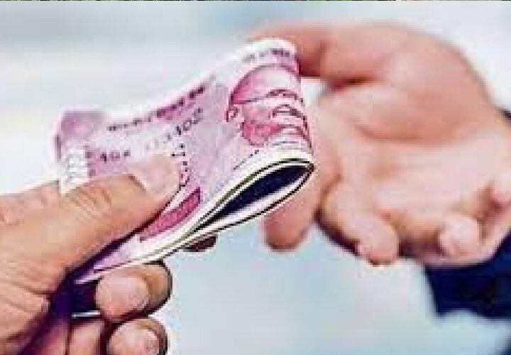 हरिद्वार में 10 हजार रुपये की रिश्वत लेते महिला एएसआई गिरफ्तार, विजिलेंस ने बिछाया जाल
