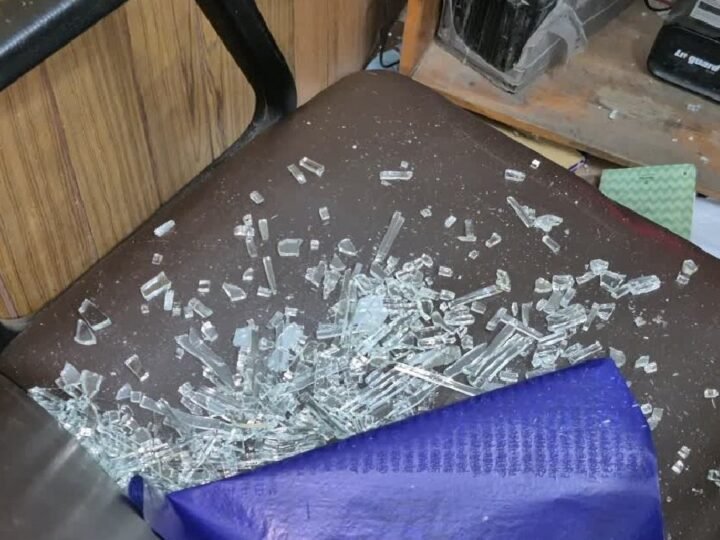 मसूरी में टैक्सी एसोसिएशन के कार्यालय पर हमले का आरोप, कारोबारियों ने लगाया जाम